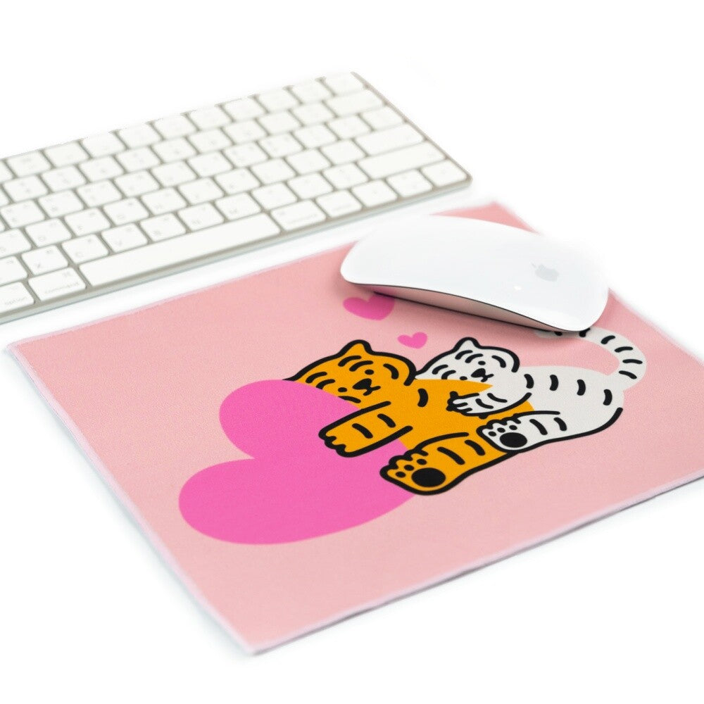 Hug Tiger Mouse Pad